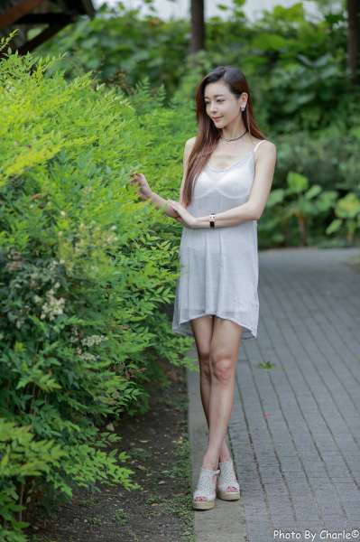 [台湾美女] 优雅女神韩羽 - 清新外拍写真