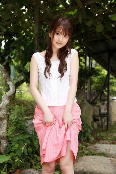 滨田翔子《禁断の柔肌》翘臀美女写真集