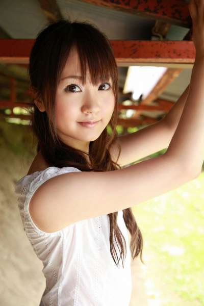 滨田翔子《禁断の柔肌》翘臀美女写真集