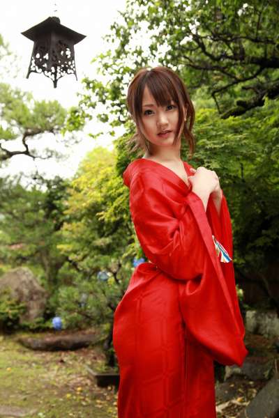 滨田翔子《禁断の柔肌》翘臀美女写真集