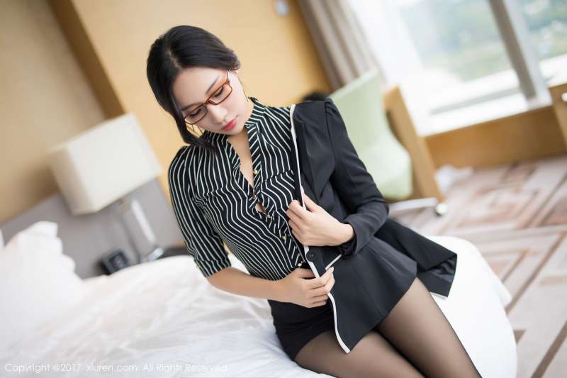 小狐狸Sica - 职场制服写真