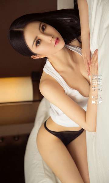 燥热的六月 巨乳诱惑写真套图