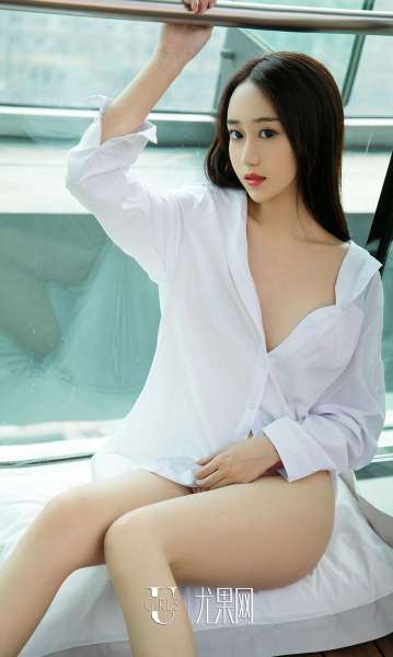李宝儿  - 翘臀美女如获至宝