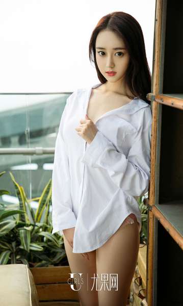 李宝儿  - 翘臀美女如获至宝