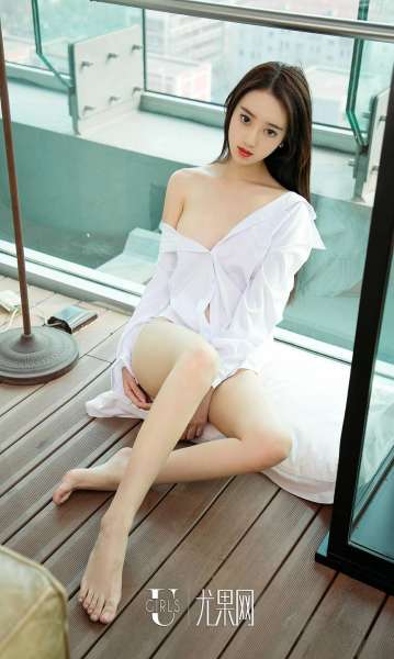 李宝儿  - 翘臀美女如获至宝