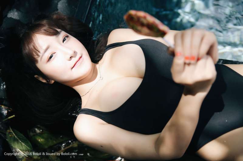 芒果柯柯 - G奶的贴面诱惑 写真