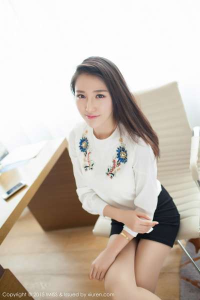刘奕宁Lynn - 大长腿OL美女写真图集