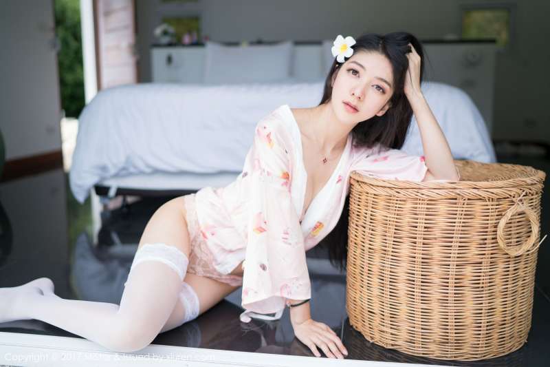 模特@小热巴甲米旅拍@性感巨乳第一套写真