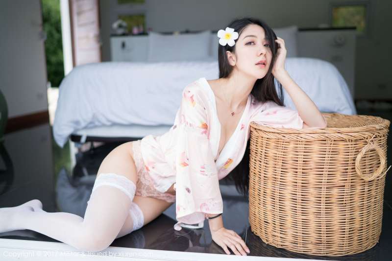 模特@小热巴甲米旅拍@性感巨乳第一套写真