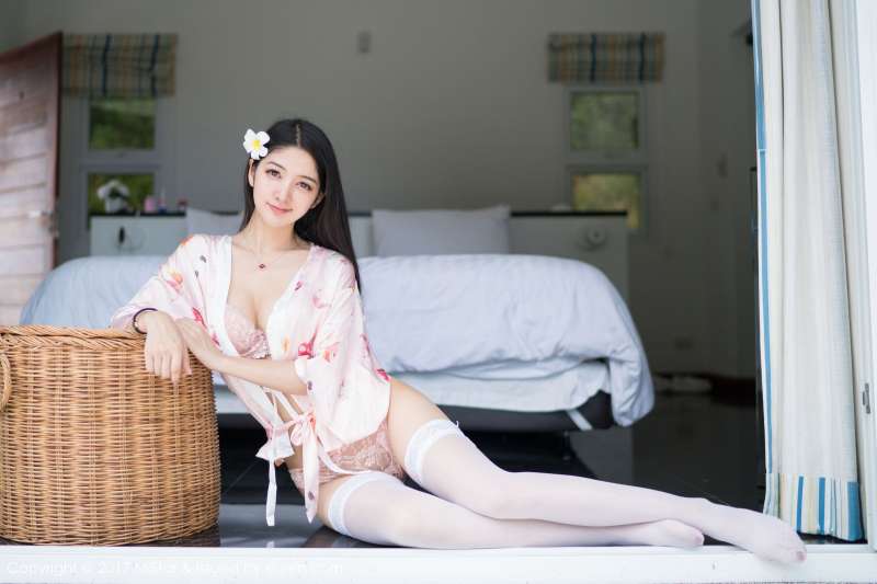 模特@小热巴甲米旅拍@性感巨乳第一套写真