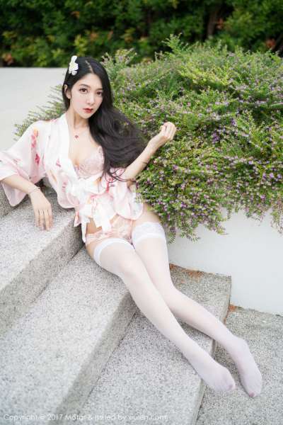 模特@小热巴甲米旅拍@性感巨乳第一套写真