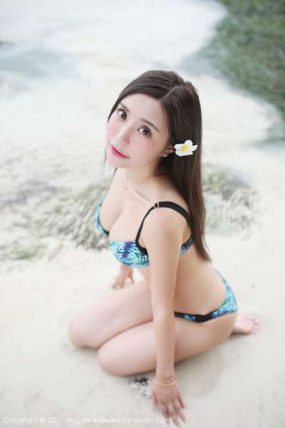 巨乳女神@绮里嘉ula复出第二套写真集