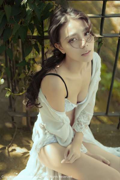 洪可爱哪艳HONEYAL《 Love Potion》窈窕熟女性感写真集