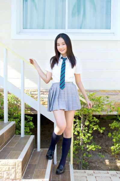 高嶋香帆《クイーンオブ・フレッシュアイドル》诱惑女优写真集