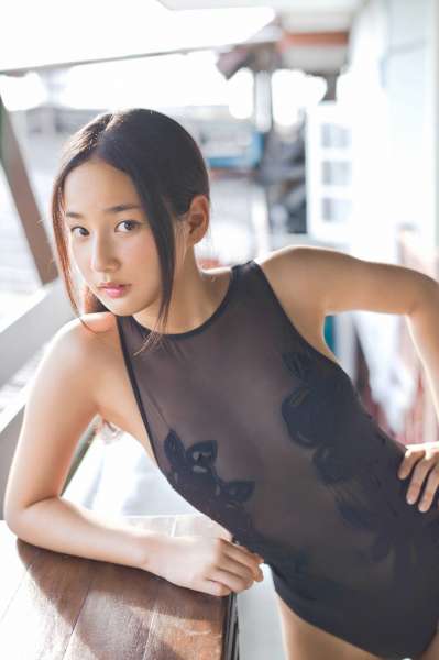 高嶋香帆《クイーンオブ・フレッシュアイドル》诱惑女优写真集