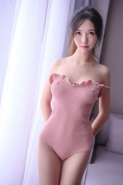 邻家小妹利世隐约美胸惹火诱惑你[28P]