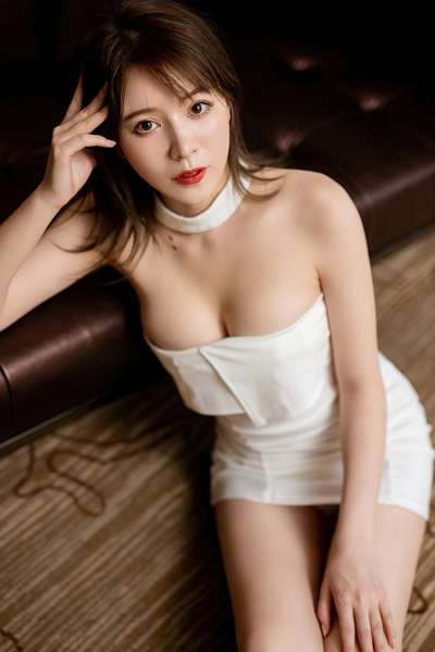 气质御姐优优白短裙美腿无比性感[28P]