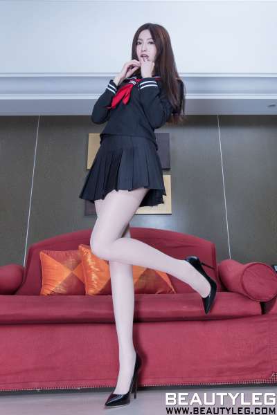 Vicni晓育儿 - 短裙丝袜美腿  写真