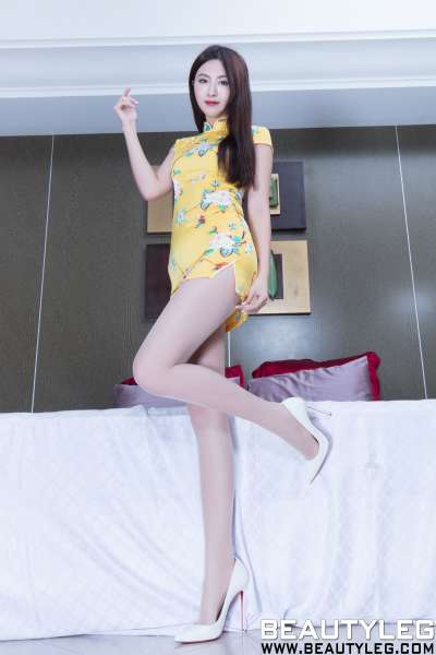 Vicni晓育儿 - 短裙丝袜美腿  写真