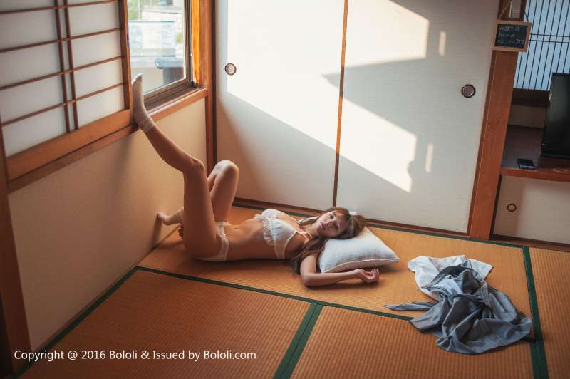 放課後の夏美酱 翘臀写真套图
