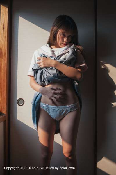 放課後の夏美酱 翘臀写真套图