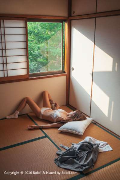 放課後の夏美酱 翘臀写真套图