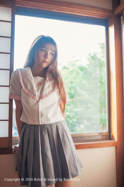 放課後の夏美酱 翘臀写真套图