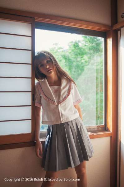 放課後の夏美酱 翘臀写真套图