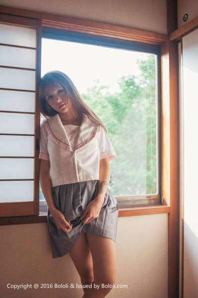 放課後の夏美酱 翘臀写真套图