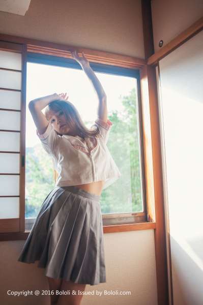 放課後の夏美酱 翘臀写真套图