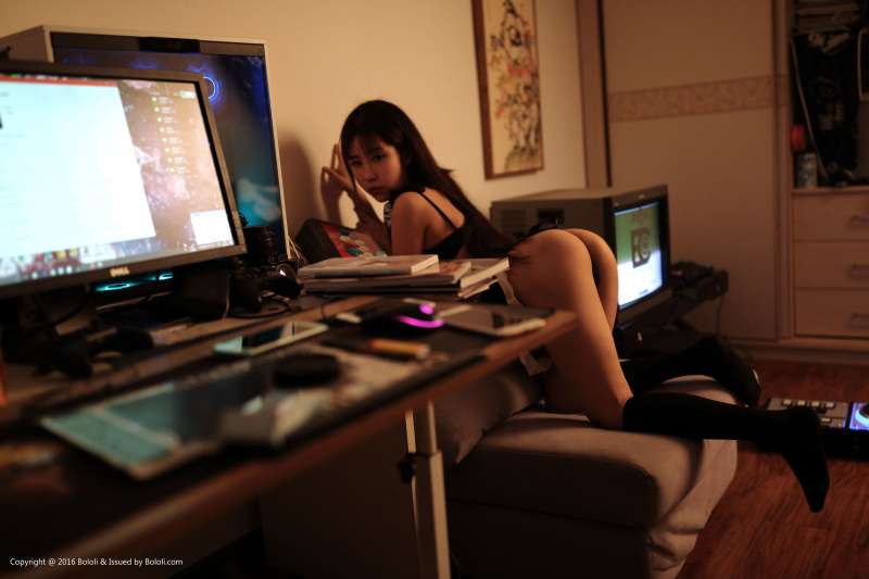 萝莉悠悠酱 - 百变魔女 美女诱惑写真套图