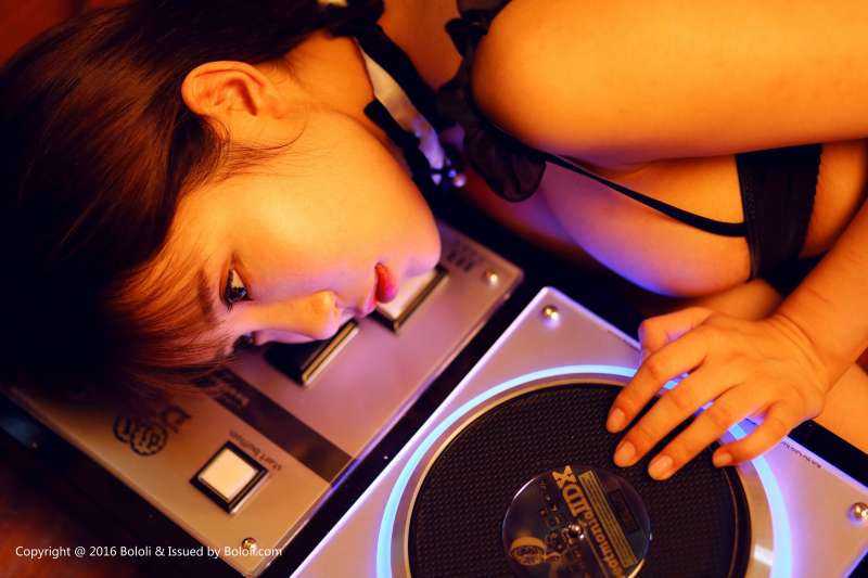 萝莉悠悠酱 - 百变魔女 美女诱惑写真套图