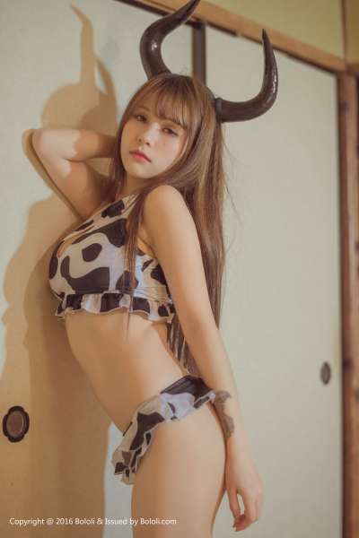 夏美酱 - 奶牛魔王COS巨乳诱惑写真