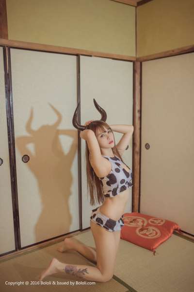 夏美酱 - 奶牛魔王COS巨乳诱惑写真