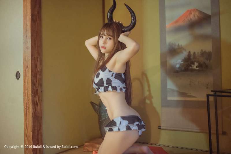 夏美酱 - 奶牛魔王COS巨乳诱惑写真