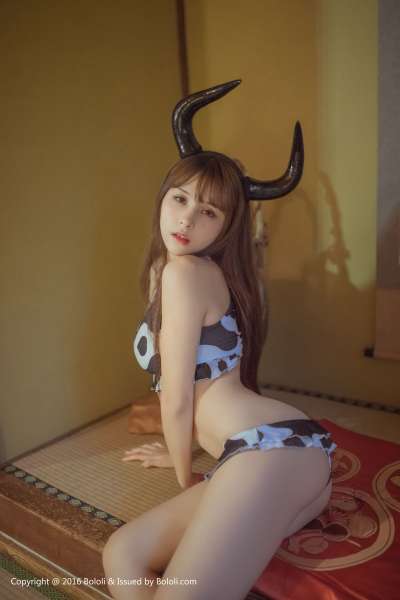 夏美酱 - 奶牛魔王COS巨乳诱惑写真