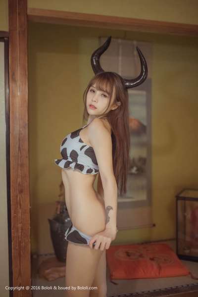 夏美酱 - 奶牛魔王COS巨乳诱惑写真