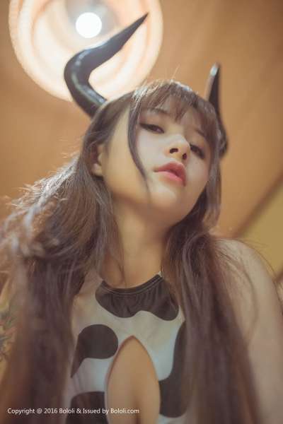 夏美酱 - 奶牛魔王COS巨乳诱惑写真
