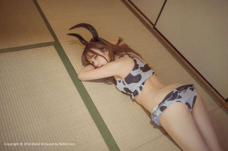 夏美酱 - 奶牛魔王COS巨乳诱惑写真
