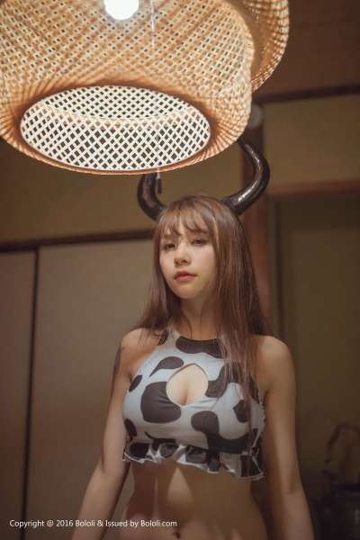 夏美酱 - 奶牛魔王COS巨乳诱惑写真
