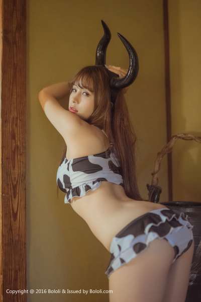 夏美酱 - 奶牛魔王COS巨乳诱惑写真