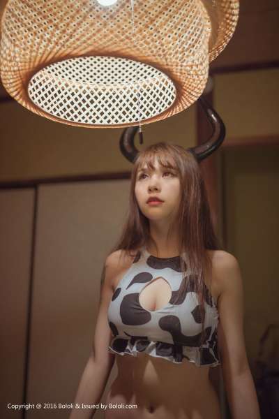 夏美酱 - 奶牛魔王COS巨乳诱惑写真