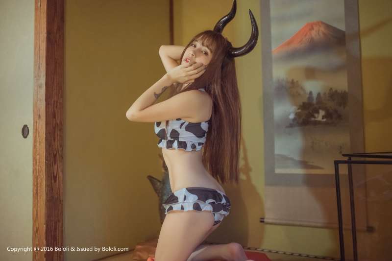 夏美酱 - 奶牛魔王COS巨乳诱惑写真