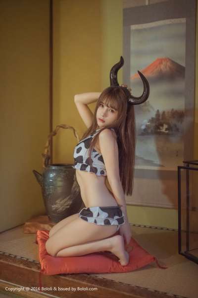 夏美酱 - 奶牛魔王COS巨乳诱惑写真
