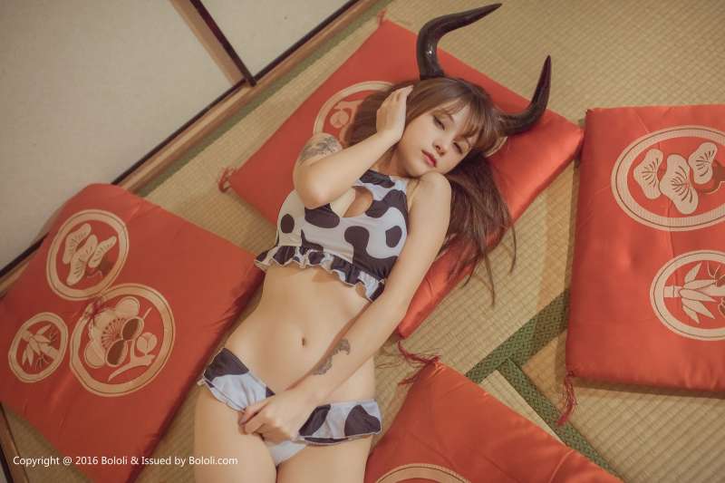 夏美酱 - 奶牛魔王COS巨乳诱惑写真