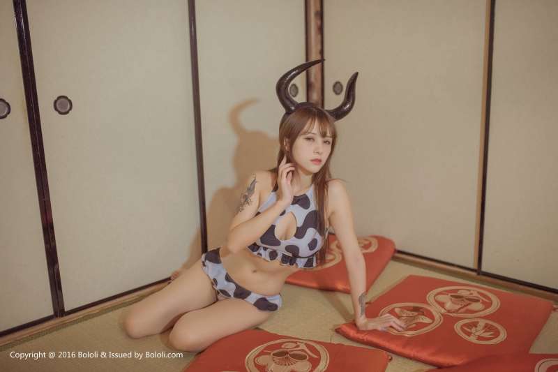 夏美酱 - 奶牛魔王COS巨乳诱惑写真