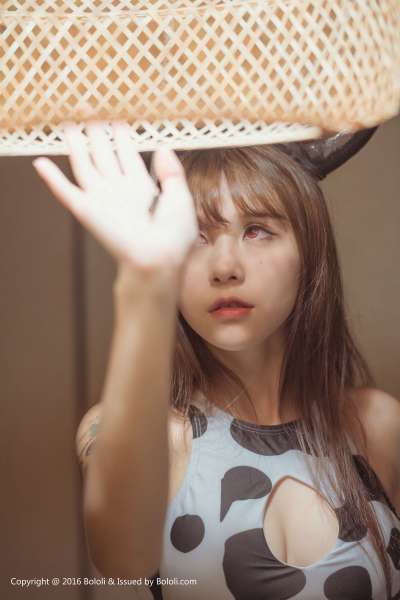 夏美酱 - 奶牛魔王COS巨乳诱惑写真