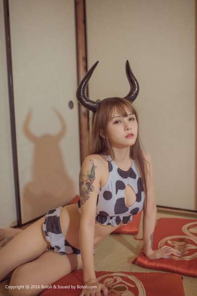 夏美酱 - 奶牛魔王COS巨乳诱惑写真