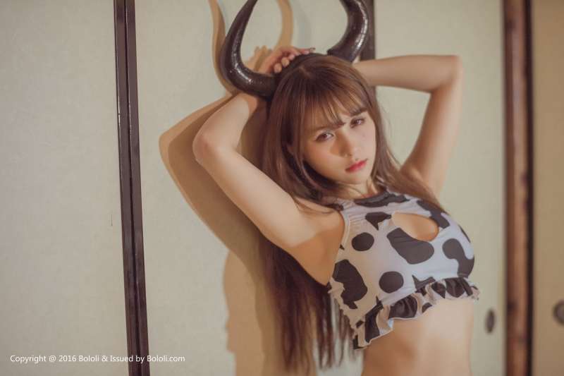 夏美酱 - 奶牛魔王COS巨乳诱惑写真