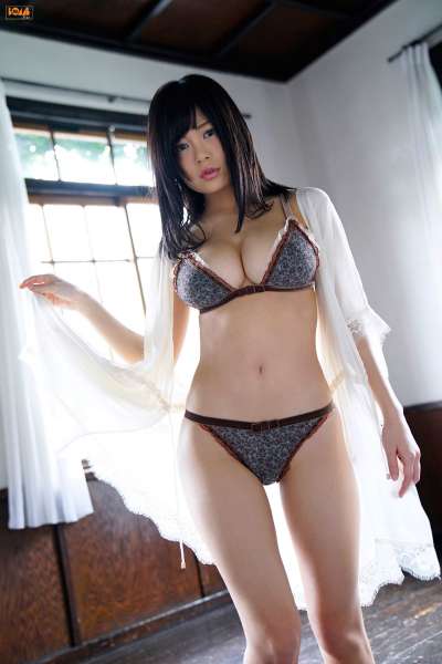 G乳美女RaMu 巨乳诱惑写真套图